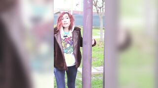 Dacci di mano con lo spruzzo quotidiano vivi lungo e vivi sano