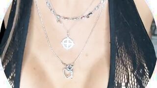 Manteniamo su il durello! Dai iniziamo dalle tette