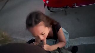 Pompino all'aperto turista asiatica troia