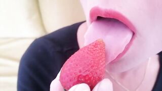 Il tuo cazzo la mia dolce fragola