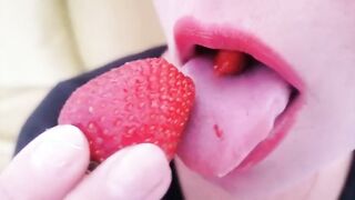 Il tuo cazzo la mia dolce fragola