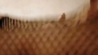 Ti piace? Footjob a mio marito con calzini a rete