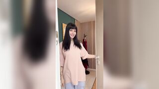 Elena fica col completino da studentessa troia