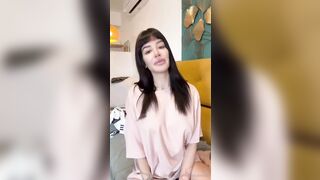 Elena fica col completino da studentessa troia