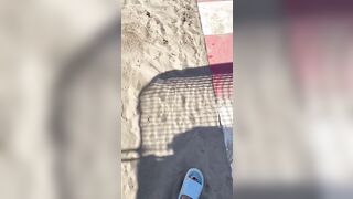 Vado a pisciare nel bagno in spiaggia