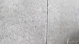 Esibizionismo e pompino in ostello