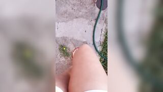 Piedini sexy sull'erba