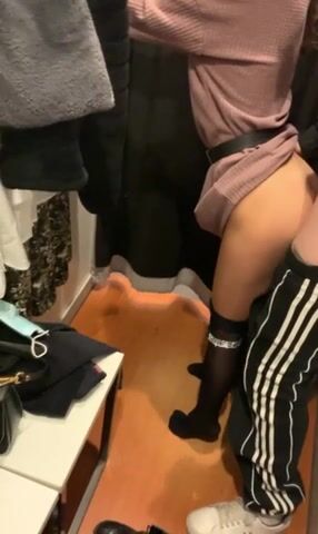 Studentessa si masturba sotto la doccia POV