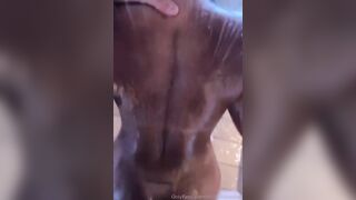 Studentessa italiana scopata dal fidanzato in doccia OF