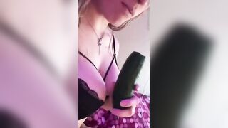 Cetriolo tra le mie tettone