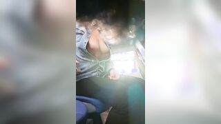 Italiana provoca in treno mostrando le tette