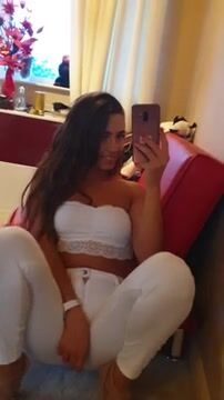 Guardami tesoro mi masturbo per te