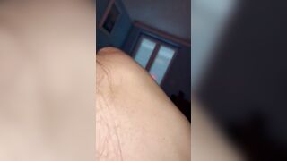 La puttana di mia moglie mi sveglia con un bel pompino