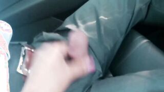 Una sega in macchina inaspettata da moglie troia italiana