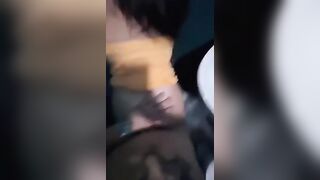 Io tre minuti e devo andare sborra veloce - Scopata nei bagni della discoteca