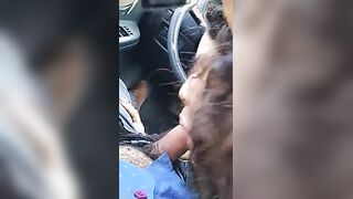 La mia tipa mi fa un pompino in macchina