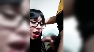 Fai vedere bene al telefono al cornuto come spompini