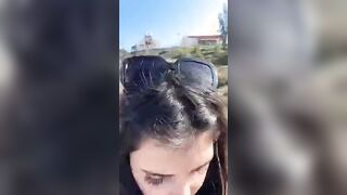 In spiaggia c'è tropa gente ma voglio fare la troia andiamo a scopare in bagno