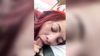 Amica rossa gran pompino in auto