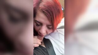 Amica rossa gran pompino in auto