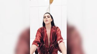 Valentina sega l'amico