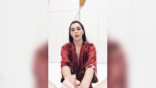 Valentina sega l'amico