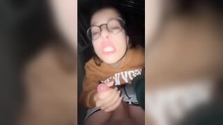 Simona mi sega e spompina dopo il cinema