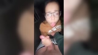 Simona mi sega e spompina dopo il cinema