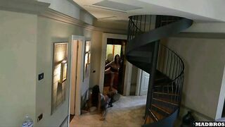 Silvia e Megan orgia interraziale sesso anale e doppie penetrazioni