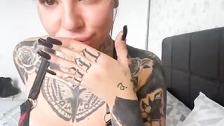 Lo so che ci vorresti mettere dentro il cazzo - Luc1ferina si masturba OF