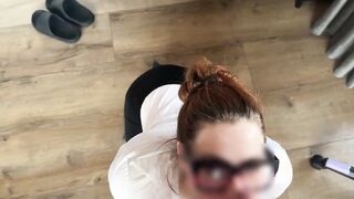 Segretaria fa un pompino al suo capo