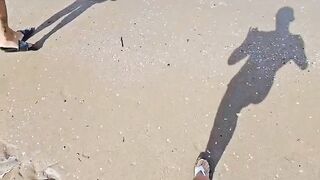 Moglie italiana tettona scopata a pecora in spiaggia nudista