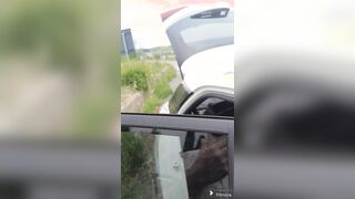 Nuda in macchina davani al segaiolo