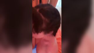 Pompino allo specchio giovane fidanzata tettona