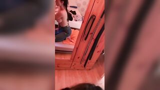 Pompino allo specchio giovane fidanzata tettona