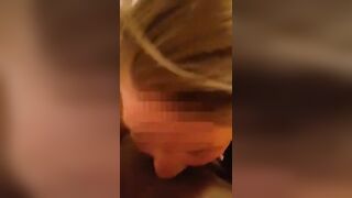 Biondina succhia grosso cazzo nero