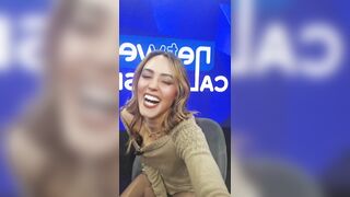 Vittoria upskirt sexy in trasmissione