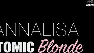 Body bianco e dildo in fica