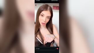 Aless1a video tatuaggio alla fica