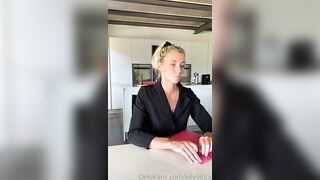 L'assicuratrice si fa scopare da cliente OF