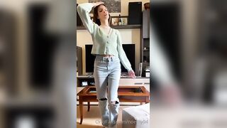 Ciao Alessandro - Spogliarello ragazza italiana OF fica