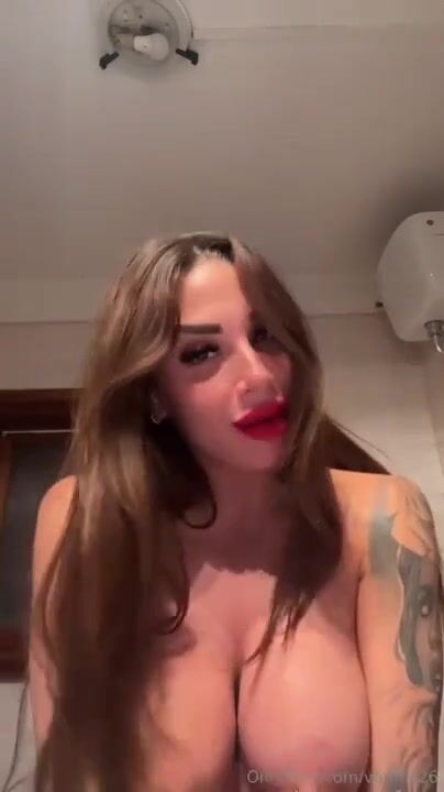 Facciamo pace? Ti va di giocare con Me? Joi amatoriale Tettona italiana OF