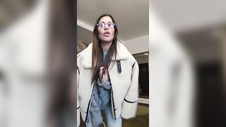 Outfit e bocchino ragazza italiana gnocca