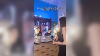 Quando in Gintoneria da Davide ho pagato con un paio di mutandine usate