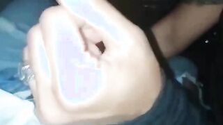 Pompino in auto fidanzata con piercing