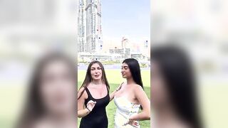 Elisa Esposito con Annarita Esposito cugine maiale OF