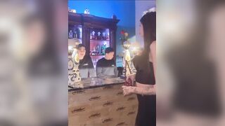 Ragazza di onlyfans alla gintoneria Video porno