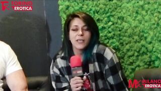 Intervista prima della scena completa TRE PORCELLINI AL PRIVÈ