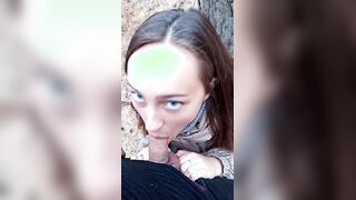 Si fa fare un pompino da morettina italiana all'aperto