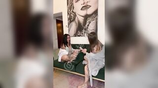 Sputaci bene sul cazzo e succhialo - Lesbo italiane social of